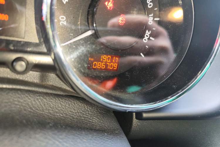 Used Peugeot 3008 2015 2.0L Automatic Classic Edition Odometer Close Up