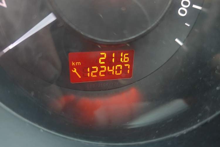 Used Peugeot 3008 2015 1.6THP Automatic Trend Edition Odometer Close Up