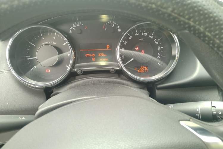Used Peugeot 3008 2015 2.0L Automatic Classic Edition Odometer Close Up