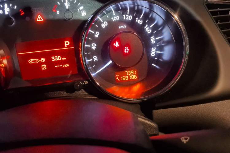 Used Peugeot 3008 2015 2.0L Automatic Trend Edition Odometer Close Up