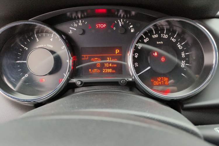 Used Peugeot 3008 2015 2.0L Automatic Classic Edition Odometer Close Up