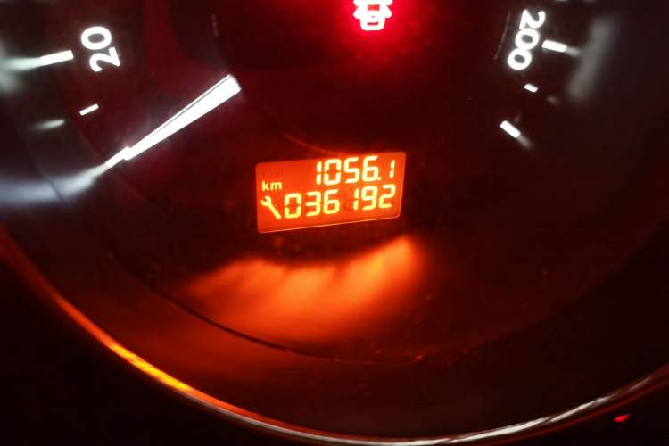 Used Peugeot 3008 2015 2.0L Automatic Classic Edition Odometer Close Up