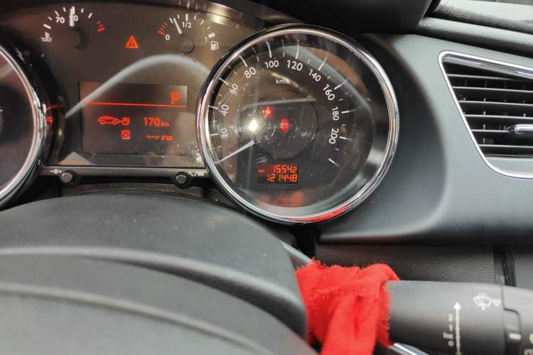 Used Peugeot 3008 2015 2.0L Automatic Trend Edition Odometer Close Up