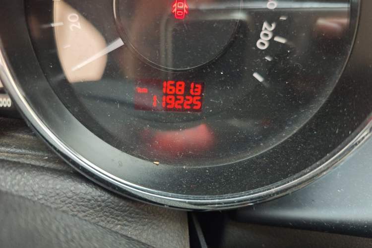 Used Peugeot 3008 2015 2.0L Manual Classic Edition Odometer Close Up