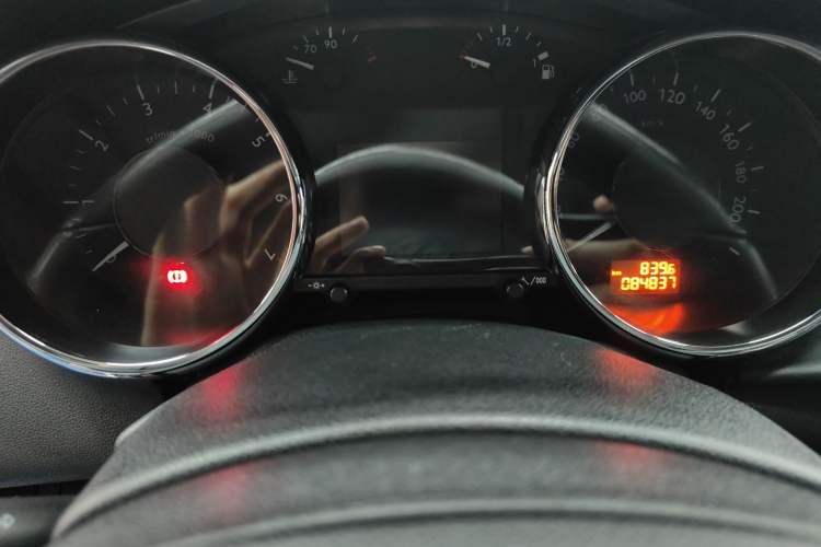 Used Peugeot 3008 2015 1.6THP Automatic Prestige Edition Odometer Close Up