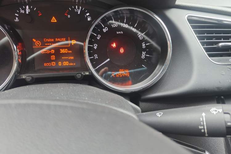 Used Peugeot 3008 2015 1.6THP Automatic Trend Edition Odometer Close Up