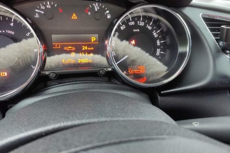 Used Peugeot 3008 2015 2.0L Automatic Trend Edition Odometer Close Up