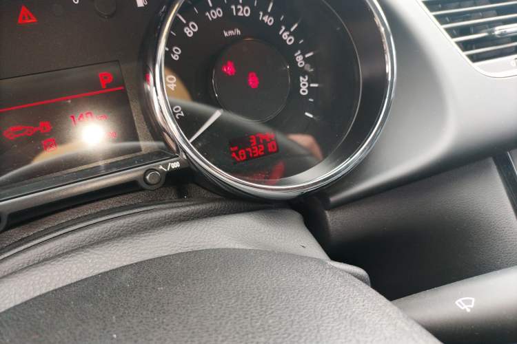 Used Peugeot 3008 2015 2.0L Automatic Classic Edition Odometer Close Up