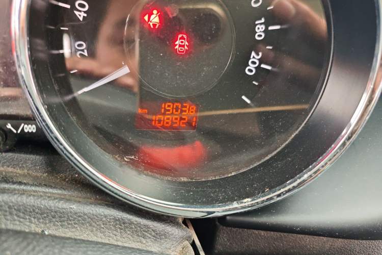 Used Peugeot 3008 2015 2.0L Manual Classic Edition Odometer Close Up