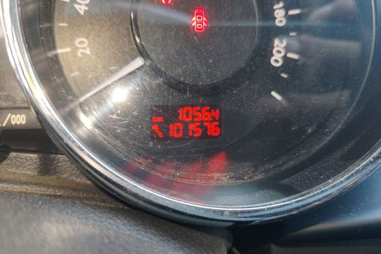 Used Peugeot 3008 2015 2.0L Manual Classic Edition Odometer Close Up