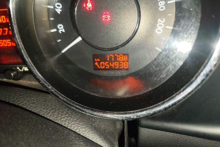 Used Peugeot 3008 2015 1.6THP Automatic Prestige Edition Odometer Close Up