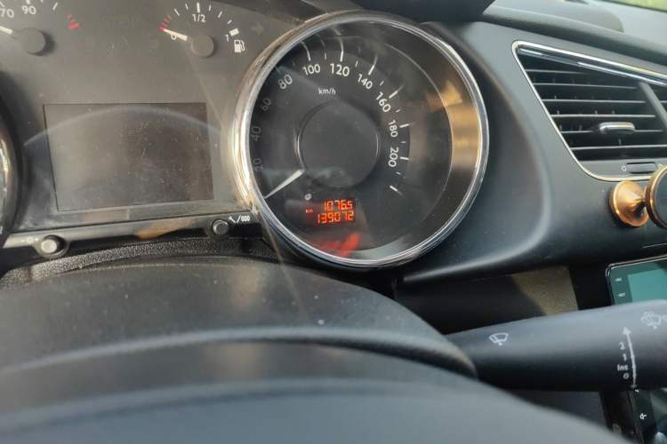 Used Peugeot 3008 2015 1.6THP Automatic Classic Edition Odometer Close Up