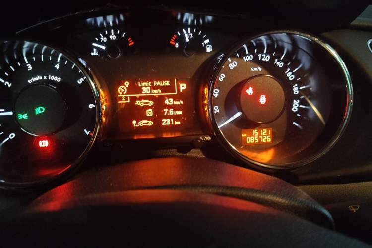 Used Peugeot 3008 2015 1.6THP Automatic Prestige Edition Odometer Close Up