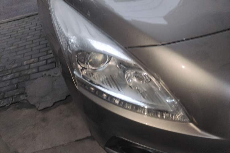 Used Peugeot 3008 2015 2.0L Automatic Trend Edition Right Front Headlight