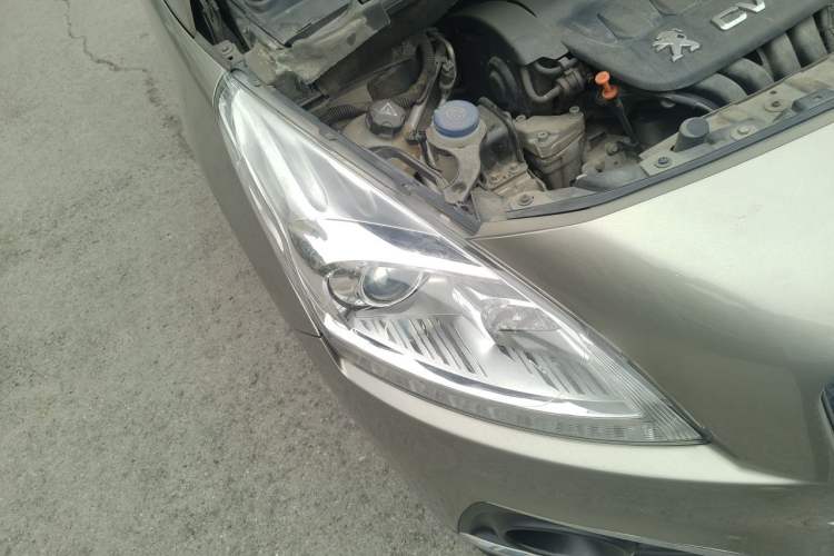 Used Peugeot 3008 2015 2.0L Automatic Classic Edition Right Front Headlight