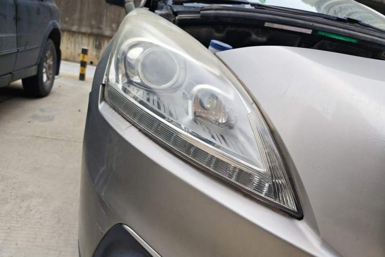 Used Peugeot 3008 2015 2.0L Automatic Trend Edition Right Front Headlight
