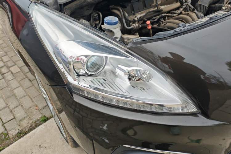 Used Peugeot 3008 2015 2.0L Manual Classic Edition Right Front Headlight
