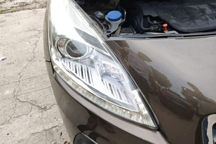 Used Peugeot 3008 2015 2.0L Automatic Trend Edition Right Front Headlight