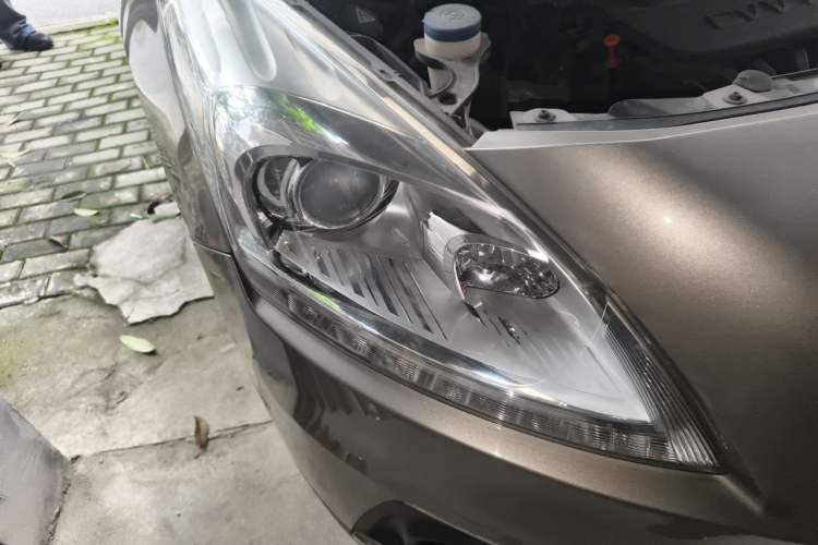 Used Peugeot 3008 2015 2.0L Automatic Trend Edition Right Front Headlight