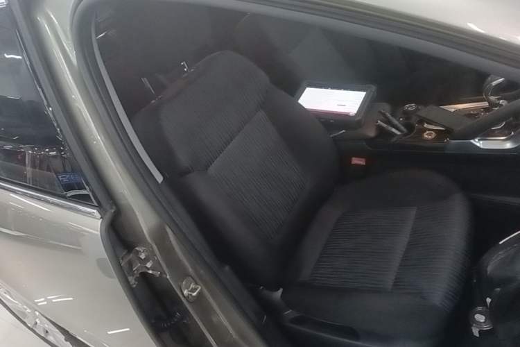 Used Peugeot 3008 2015 1.6THP Automatic Classic Edition Right Front Seat