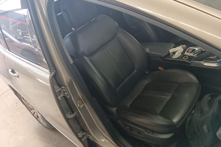 Used Peugeot 3008 2015 2.0L Automatic Trend Edition Right Front Seat
