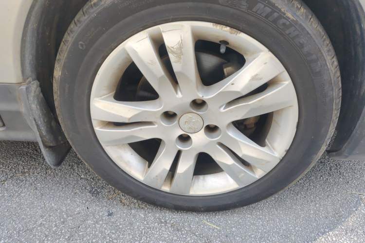Used Peugeot 3008 2015 1.6THP Automatic Prestige Edition Right Front Wheel Hub