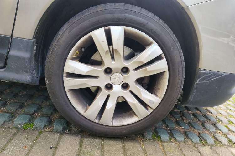 Used Peugeot 3008 2015 2.0L Automatic Classic Edition Right Front Wheel Hub