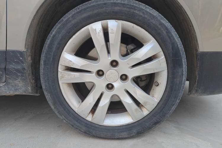 Used Peugeot 3008 2015 1.6THP Automatic Trend Edition Right Front Wheel Hub