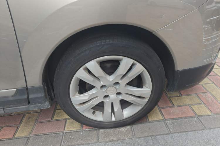Used Peugeot 3008 2015 1.6THP Automatic Trend Edition Right Front Wheel Hub