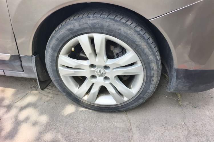 Used Peugeot 3008 2015 1.6THP Automatic Classic Edition Right Front Wheel Hub