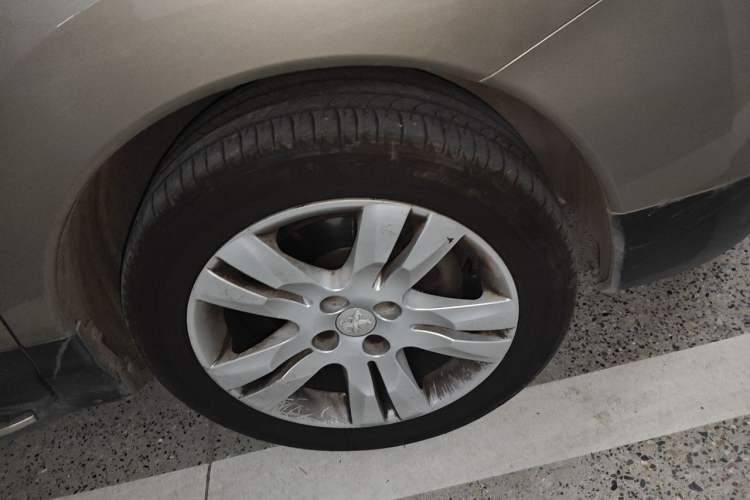 Used Peugeot 3008 2015 1.6THP Automatic Prestige Edition Right Front Wheel Hub