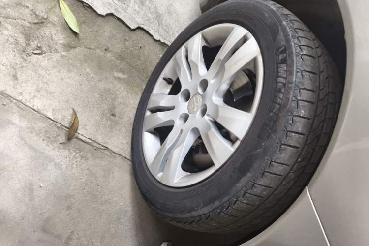 Used Peugeot 3008 2015 2.0L Automatic Trend Edition Right Front Wheel Hub
