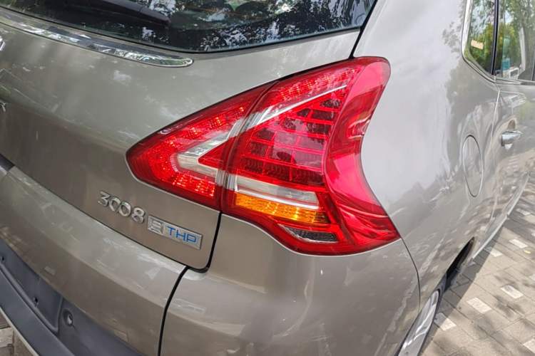 Used Peugeot 3008 2015 1.6THP Automatic Classic Edition Right Rear Taillight