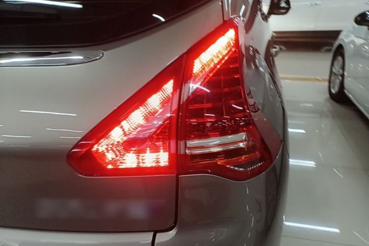 Used Peugeot 3008 2015 1.6THP Automatic Classic Edition Right Rear Taillight