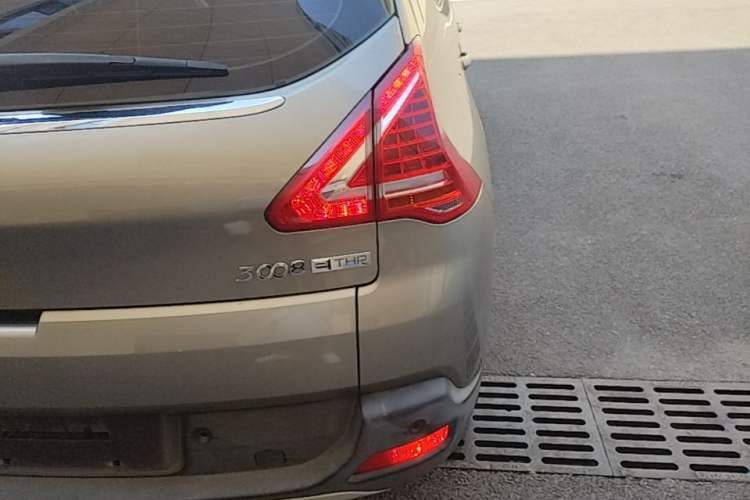 Used Peugeot 3008 2015 1.6THP Automatic Classic Edition Right Rear Taillight