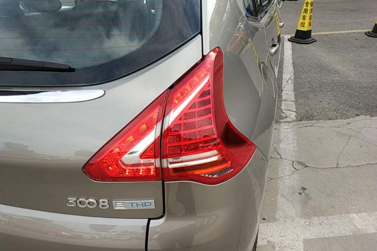 Used Peugeot 3008 2015 1.6THP Automatic Prestige Edition Right Rear Taillight