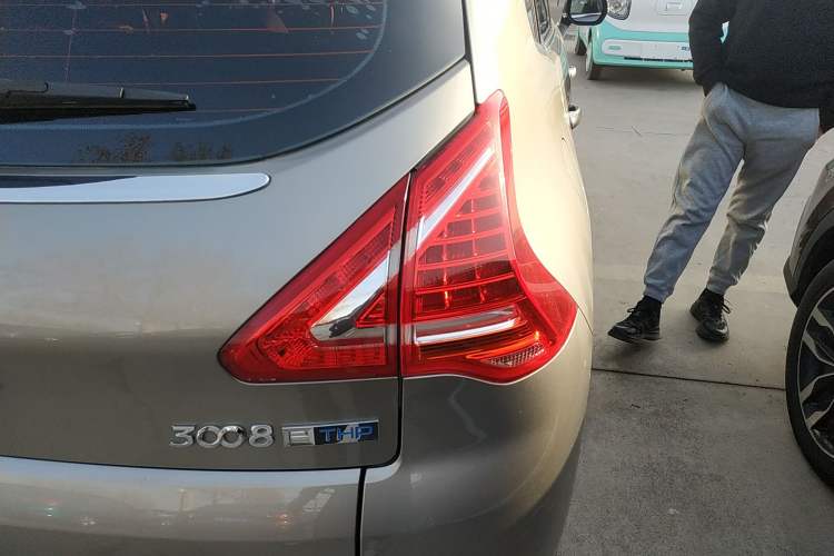 Used Peugeot 3008 2015 1.6THP Automatic Prestige Edition Right Rear Taillight