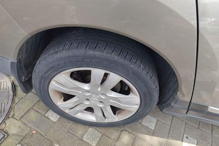 Used Peugeot 3008 2015 1.6THP Automatic Classic Edition Right Rear Wheel Hub
