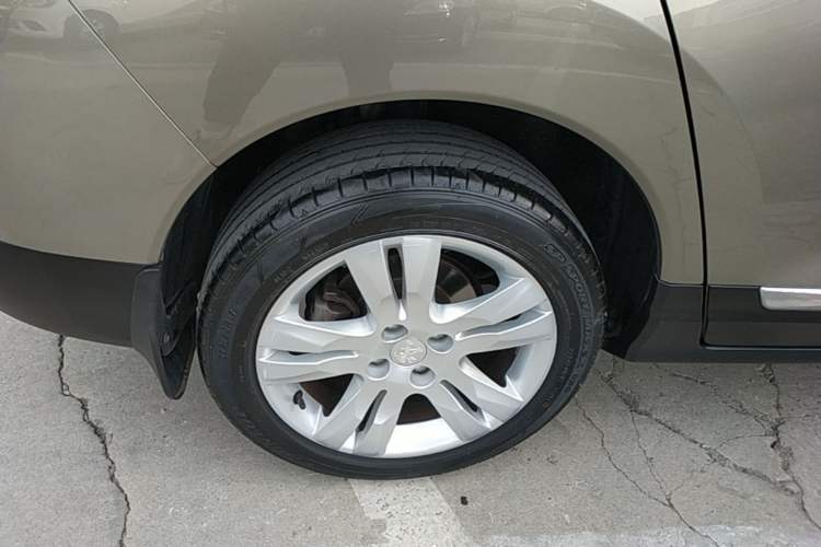 Used Peugeot 3008 2015 1.6THP Automatic Prestige Edition Right Rear Wheel Hub