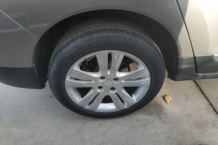 Used Peugeot 3008 2015 1.6THP Automatic Prestige Edition Right Rear Wheel Hub