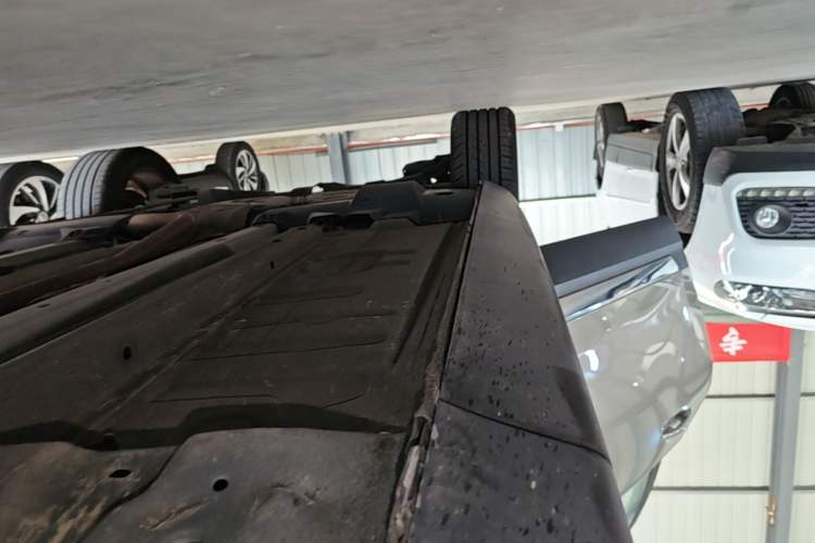 Used Peugeot 3008 2015 1.6THP Automatic Prestige Edition Right Side Sill