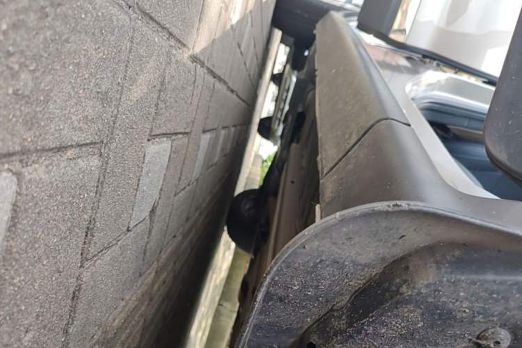 Used Peugeot 3008 2015 1.6THP Automatic Classic Edition Right Side Sill