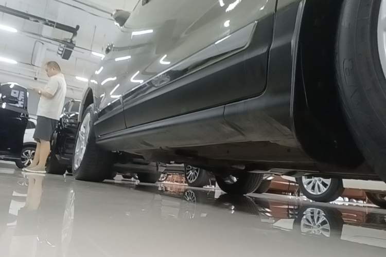Used Peugeot 3008 2015 1.6THP Automatic Classic Edition Right Side Sill