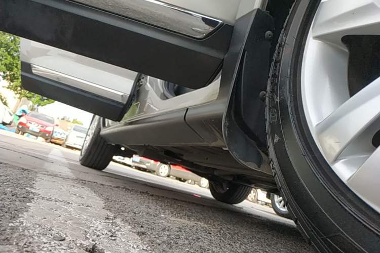 Used Peugeot 3008 2015 1.6THP Automatic Prestige Edition Right Side Sill