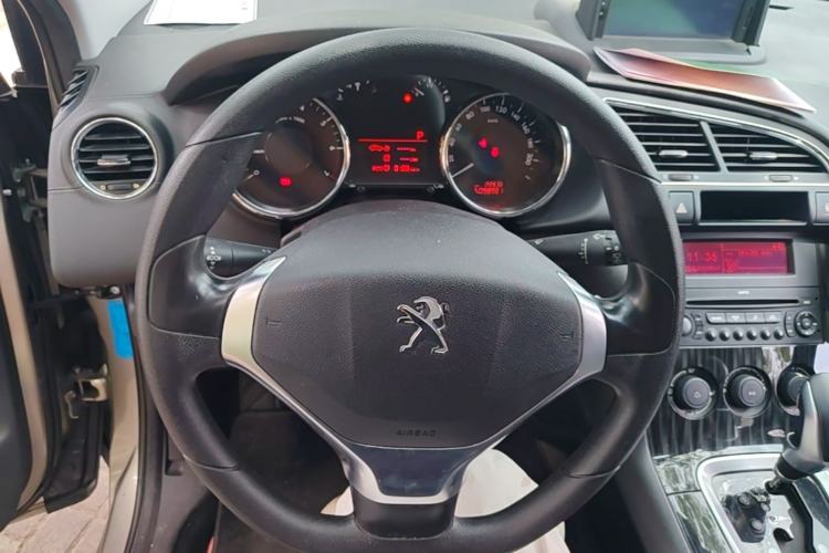 Used Peugeot 3008 2015 1.6THP Automatic Classic Edition Steering Wheel