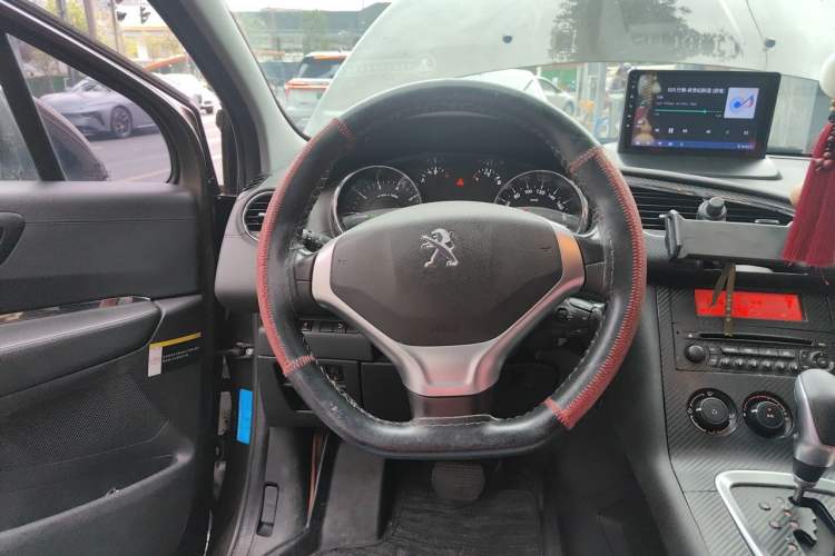 Used Peugeot 3008 2015 1.6THP Automatic Classic Edition Steering Wheel