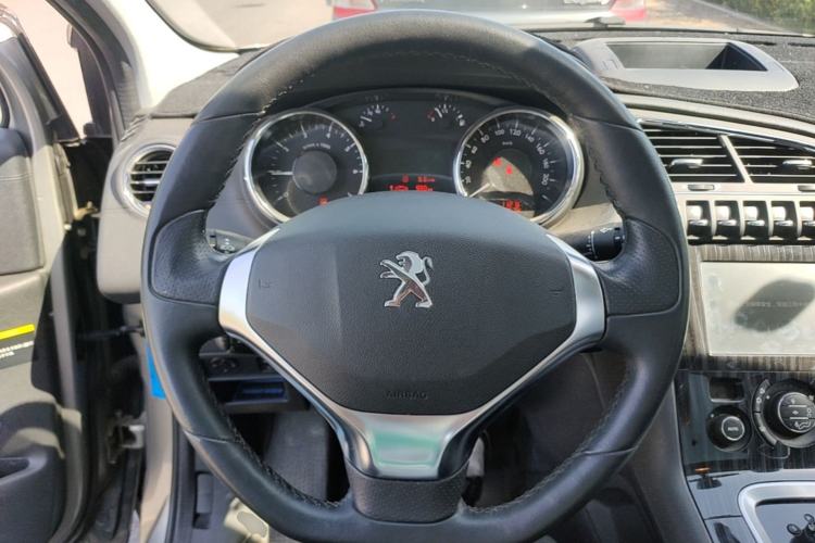Used Peugeot 3008 2015 1.6THP Automatic Prestige Edition Steering Wheel