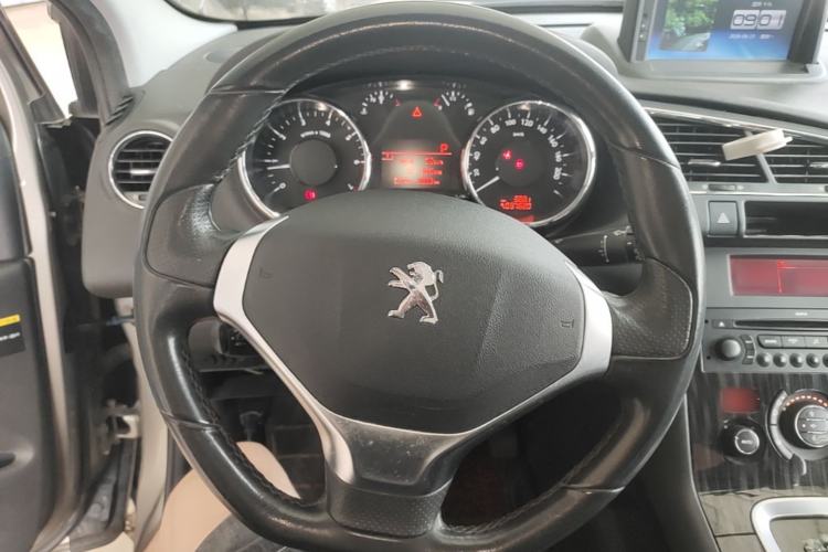 Used Peugeot 3008 2015 2.0L Automatic Trend Edition Steering Wheel