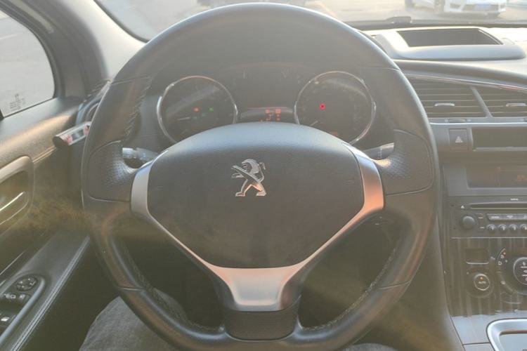 Used Peugeot 3008 2015 2.0L Automatic Trend Edition Steering Wheel