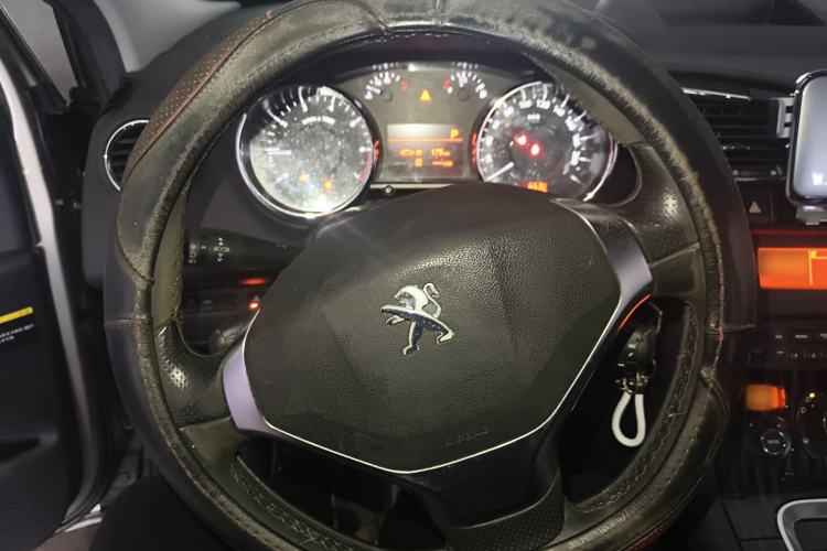 Used Peugeot 3008 2015 2.0L Automatic Trend Edition Steering Wheel